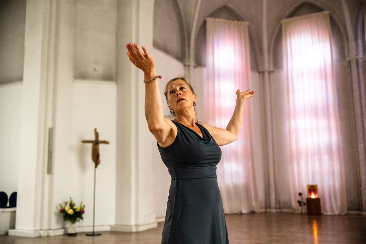 Eine Frau tanzt