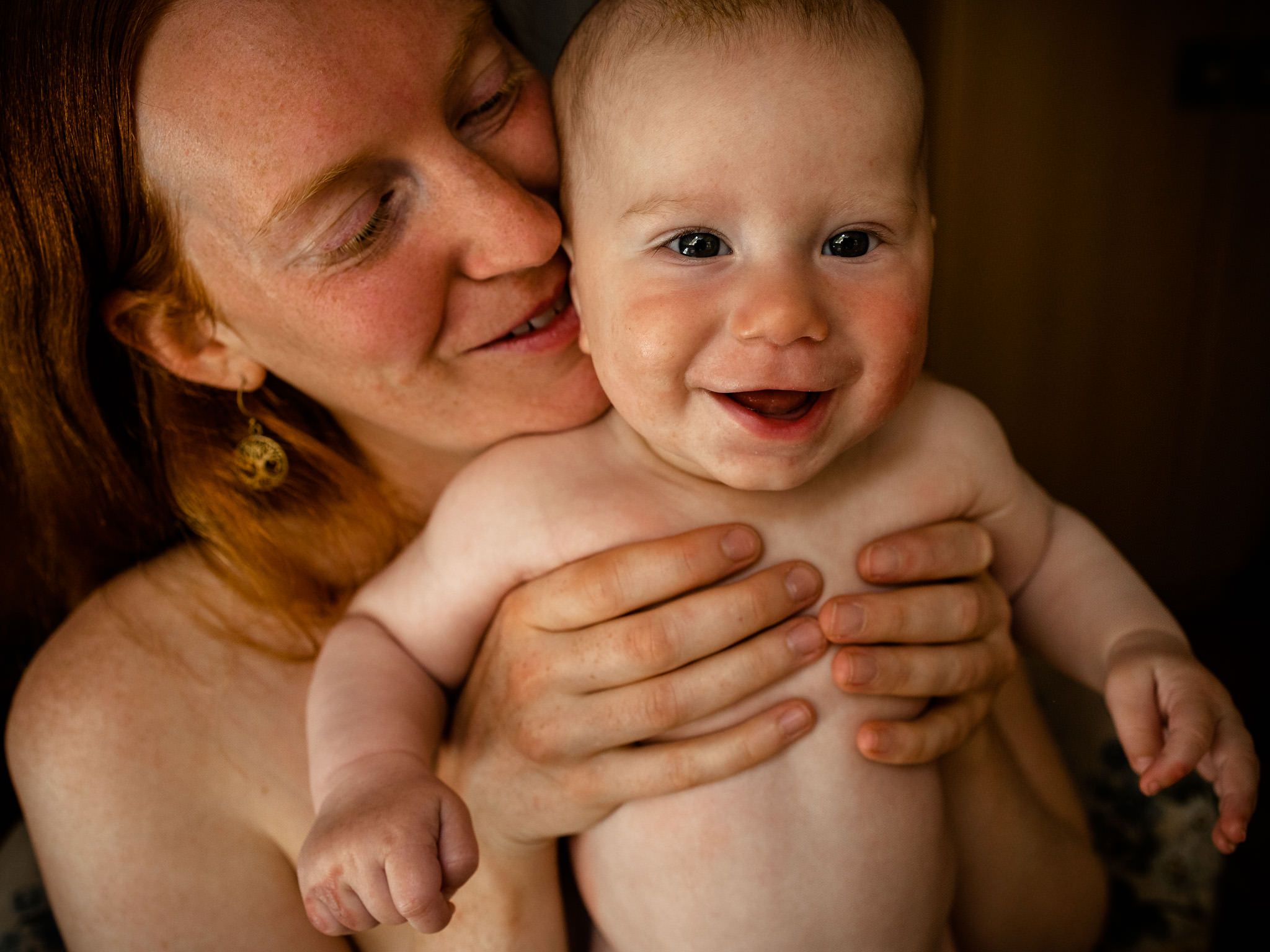 mama-baby-fotos-hamburg-hautnah-geburtsfotografie-polina-subbotina-fotografie-2761
